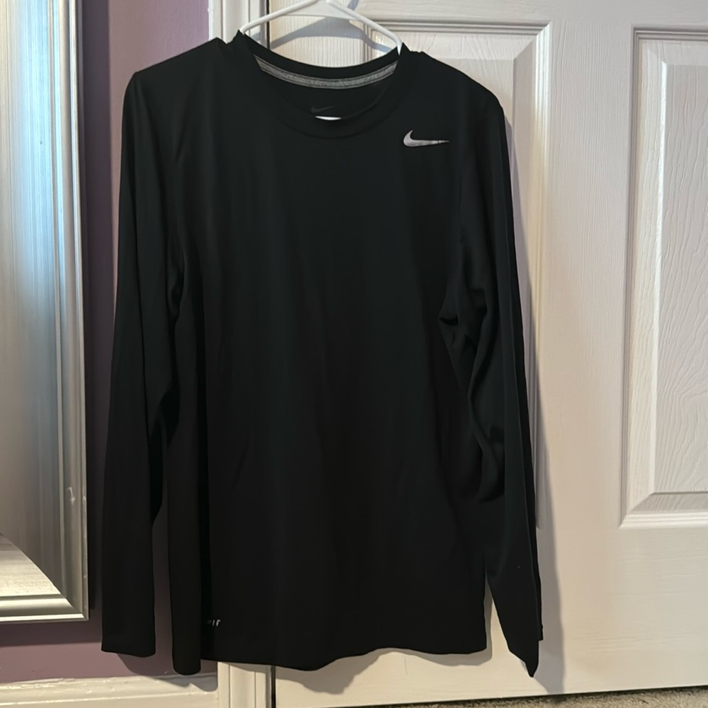 Nike Men’s Small Black Drifit Long Sleeve Shirt